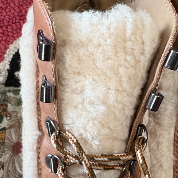 Bernardo Tan and Cream leather suede sheepskin Lace Up Boots 8.5 nwot - Picture 10 of 11